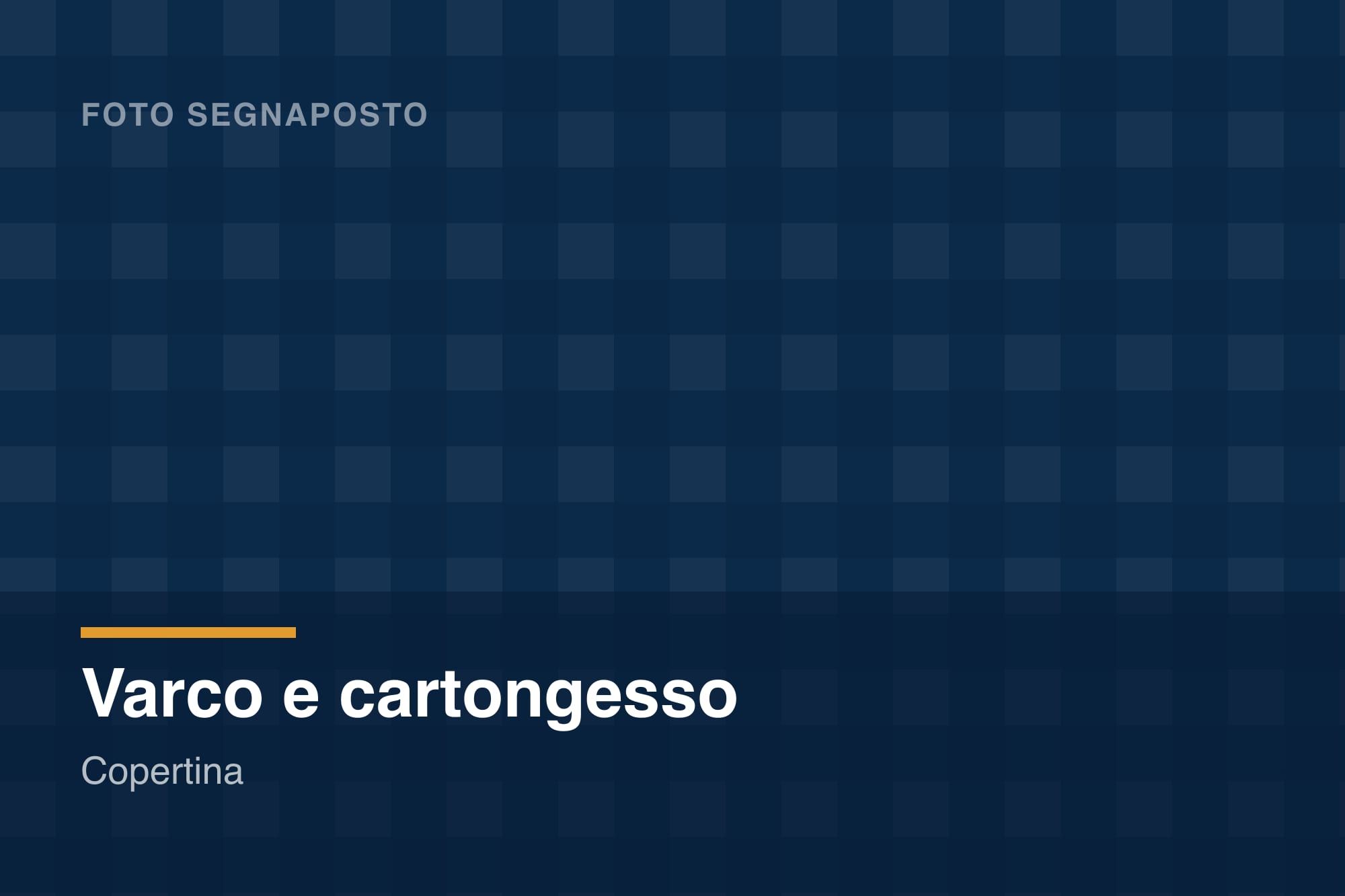 Varco aperto tra cucina e soggiorno con spigoli rifiniti