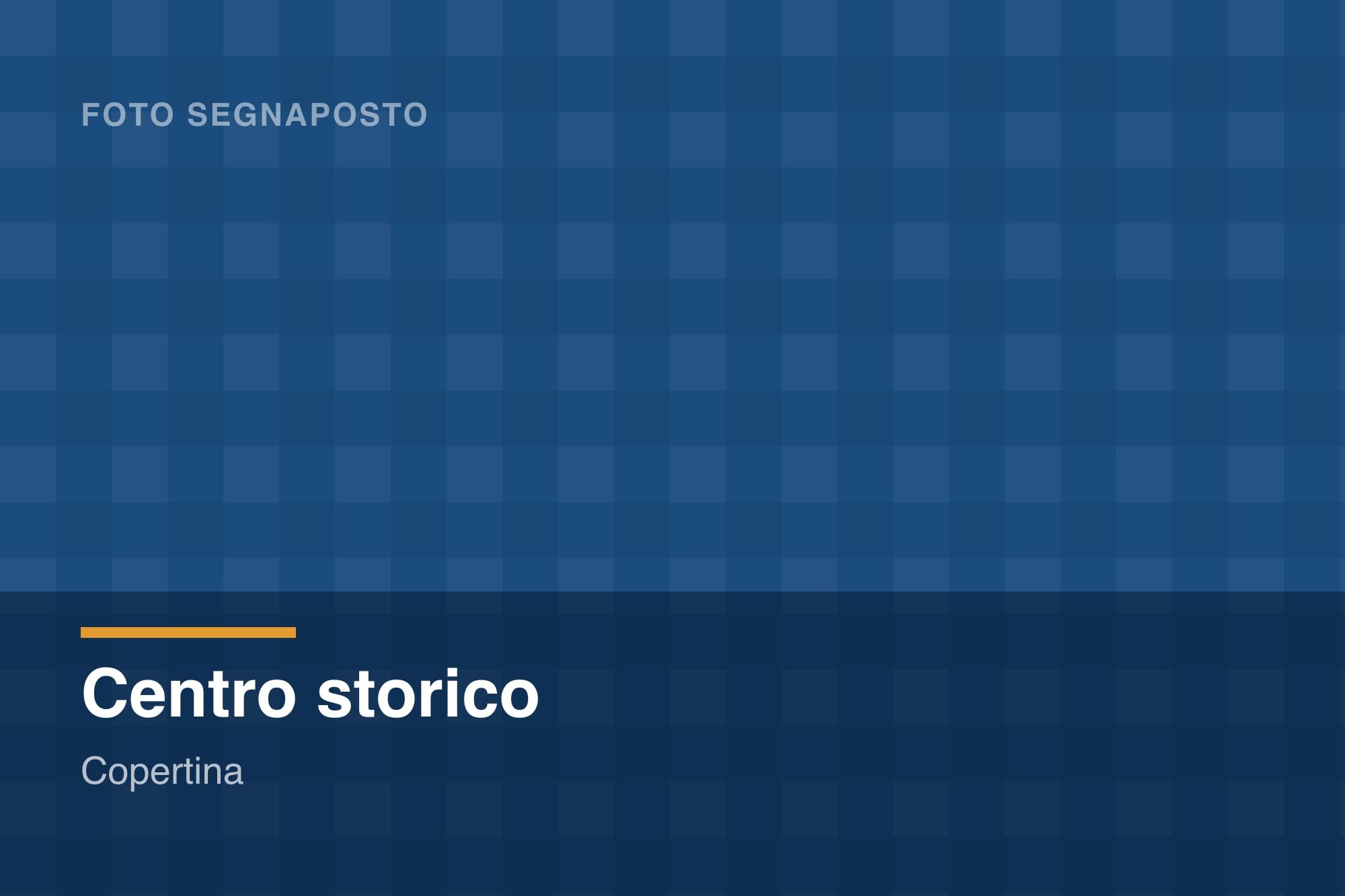 Soggiorno tinteggiato di fresco con travi a vista